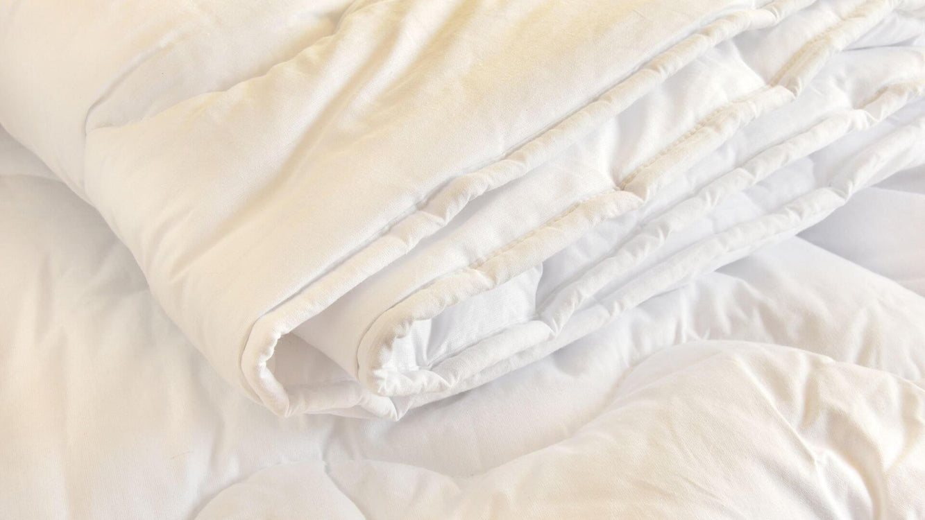 Comment choisir une couette synthétique qui chouchoute votre sommeil ? | Mon oreiller et moi